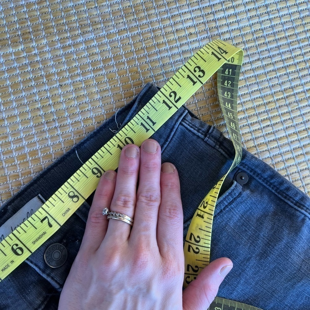 Madewell 9” Mid Rise Skinny Jeans in Black - Picture 5 of 16
